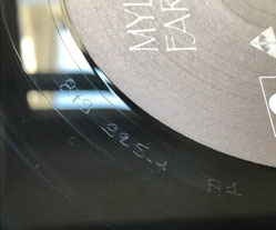 Etched Matrix Number "879 925-1" von der 12"-Maxi-Single (45 rpm) "Mylene Farmer – Désenchantée (Club Remix)"