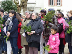 Dans les jardins de St Mathieu, dimanche, les rameaux de buis étaient dans toutes les mains.