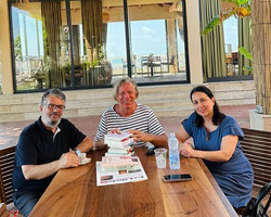 Gazmend Freitag mit Chefredakteur von ExLibris, Bujar Hudhri & Zana, seine Gattin! Durrës, Albanien.  6.09.2025