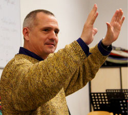 Dirigent Andreas Kiraly lädt mit dem Eintracht Chor zum musikalischen Projekt "El canto - me gusta".