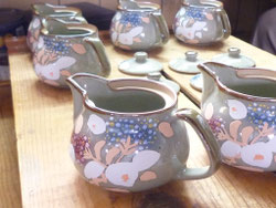 九谷焼酒井百華園 絵付け風景