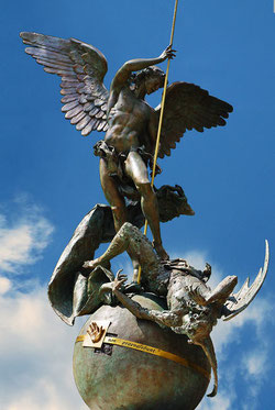 Statue de Saint Michel, bénie par François Ier lors de la consécration du Vatican à Saint Michel et Saint Joseph