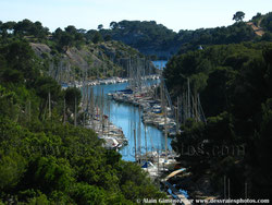 Marseille,Cassis,calanques,bâteaux,pannes,mer,méditerranée,rivages,falaises,arbres,eaux turquoises