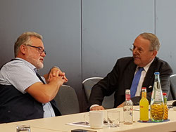 Angeregte Diskussion mit Prof Alt während des Vortrags 