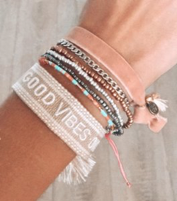 Lederarmbänder bunt