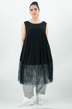 Sommerhose mit tiefem Schritt