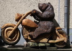 17 Holzbär auf einem Motorrad/Bear out of wood on a motorcycle