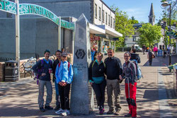 Start beim berühmten Obelisken des West Highland Ways
