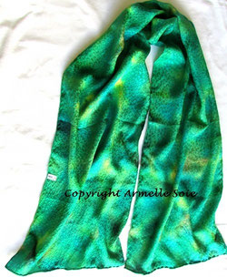 Foulard, soie naturelle,carré, écharpe, grand carré,étole,grande dimension,vert,fait main, Bretagne,France,Armelle Soie peint main, roulotté main, fait, main, fabriqué en France,  vert,émeraude, jaune,