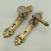 Historische Türbeschläge für Eingangstüren - nachguss.de