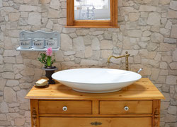 Antike Waschtische - funktionstüchtig aufgearbeitet - Land & Liebe