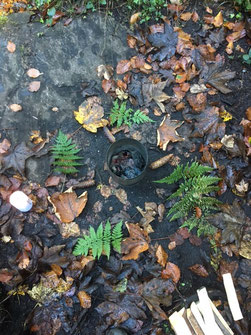 Einzelritual im Wald 