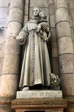 Saint Antoine-de-Padoue : Sacré-Coeur de Montmartre à Paris...Un grand merci à Kenza pour l'envoi de cette photo
