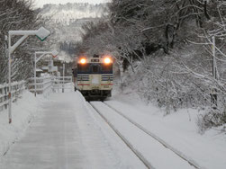 雪の中、到着。磐越西線です。