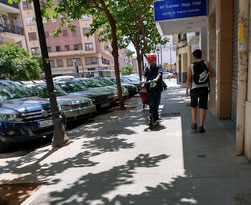 Patinete eléctrico por la acera en València 2