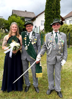 Günter Sallai und Meike Weber mit Adjutant Heinrich Amos