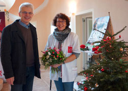 Der stellvertretende Vorsitzende, Prof. Dr. Gerhard Jahreis, bedankt sich im Namen des Vorstandes bei Frau Freesmeyer.