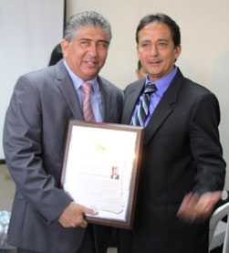 Jaime Estrada, alcalde de Manta (Ecuador) recibió premio de la Junta Parroquial de Los Esteros por la gestión al frente del Ayuntamiento.