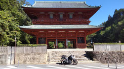 P-19　高野山大門にて