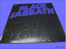 Embossed Cover: "Black Sabbath - Master Of Reality". Der Schriftzug "MASTER OF REALITY" besteht aus einer geprägten Schrift.