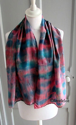 Foulard, soie naturelle,carré, écharpe, grand carré, étole, Armelle Soie peint main, roulotté main, fait, main, fabriqué en France, multicolore,Bretagne, dominante pastel rose, bleue