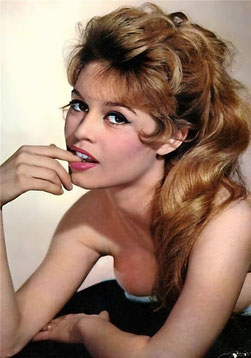 Brigitte Bardot, Mercure opposé Uranus, axe X-IV