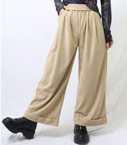 やわらかコーデュロイの タポっとしたパンツ フォーユー価格　3,480円(税込)  ポリエステル100%   