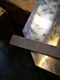 Schnittkanten sorgfältig entgraten