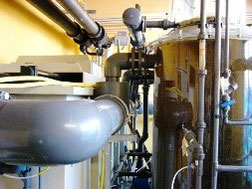 Bild: PVC-Rohrleitung DN200 zur PP-Wanne mit Bad-Wärmetauscher
