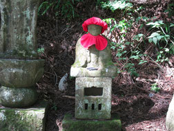 9:34 境内の地蔵尊