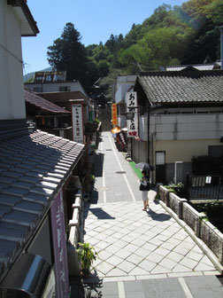 9:52 北向観音への参道