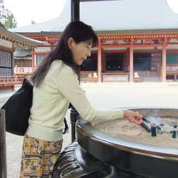 毛越寺　本堂前