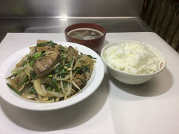 福生ラーメン　ポロ春です。福生駅近くにあるラーメン店です、こんぶ、ソーダガツオなどのだしを使った体に優しいスープが特徴です。メニューもボリュームも他の店より多いのが自慢です。米軍横田基地が近く、米国人のお客様もいらっしゃいます。英語の対応もドル払いもOKです。