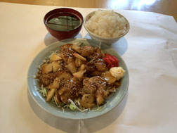 福生ラーメン　ポロ春です。福生駅近くにあるラーメン店です、こんぶ、ソーダガツオなどのだしを使った体に優しいスープが特徴です。メニューもボリュームも他の店より多いのが自慢です。米軍横田基地が近く、米国人のお客様もいらっしゃいます。英語の対応もドル払いもOKです。