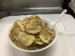 福生ラーメン　ポロ春です。福生駅近くにあるラーメン店です、こんぶ、ソーダガツオなどのだしを使った体に優しいスープが特徴です。メニューもボリュームも他の店より多いのが自慢です。米軍横田基地が近く、米国人のお客様もいらっしゃいます。英語の対応もドル払いもOKです。