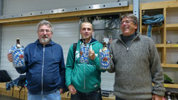 Sieger Jürgen G. mit den Zweitplatzierten Heinz und Florian