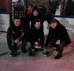 Daniel, Moritz, Marius und Michi beim Bedwarmer-Cup auf der Wormser Eisbahn -  Januar 2016