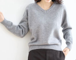 【梅春物】  V ネック シンプルニット プルオーバー  4,290円→1,980円(税込)  