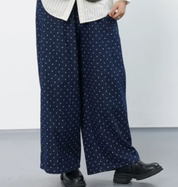 ドット柄のワイドパンツ フォーユー価格　4,380円(税込)   