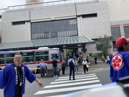 日吉駅など途中でカメラを向ける人も