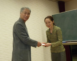 新師範・日高桃子さん（右）と小西睦子さん（写真は省略）