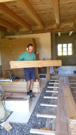 Wohlfühlklima in der Ferienwohnung im Haus Schwalbenruh in Boek an der Müritz durch massive Fußbodendielen aus Kiefernholz 
