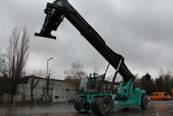 reach stacker usada Kalmar DRF450-75S5X en camino a Vietnam