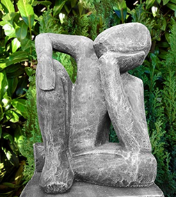 Moderne Gartenkulpturen mit Garten Deko verschönert