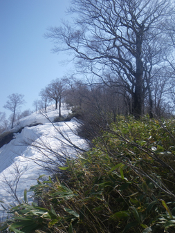 1400m手前で雪庇崩落個所が・・