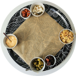 Bild: Partyfood Trend Charcuterie Board & Grazing Platter - mit diesen Tipps & Ideen die ultimative (kalte) Partysnack Platte für jeden Anlass umsetzen! // gefunden auf dem DIY Kreativblog www.partystories.de // #partyfood #mottoparty #kalteplatte