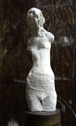 偏愛 (2022)　　　　 Plaster / h.185mm