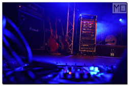 Gitarrenspieler auf einer Konzertbühne, Foto von www.miofoto.de,MiO Made in Oldenburg®