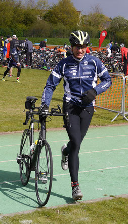 Detlef beim Wechsel aufs Rad