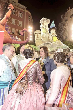 Catalá apoyando las Fallas de Valencia